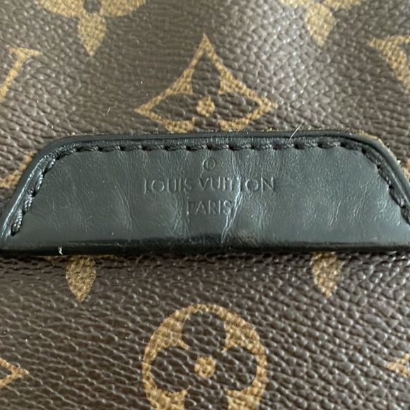 LOUIS VUITTON
Monogram Abbesses Messenger Bag - Picture 2 of 9